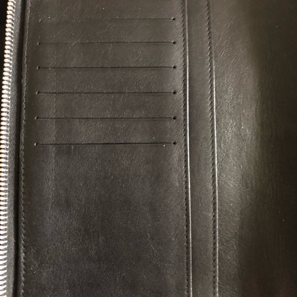 CHANEL Black, quilted patent leather wallet. - Picture 5 of 11